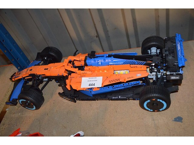 Lego f1 auto, lego motor - afbeelding 3 van  9