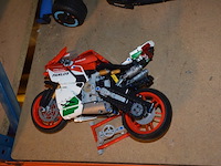 Lego f1 auto, lego motor - afbeelding 4 van  9