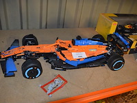 Lego f1 auto, lego motor - afbeelding 6 van  9