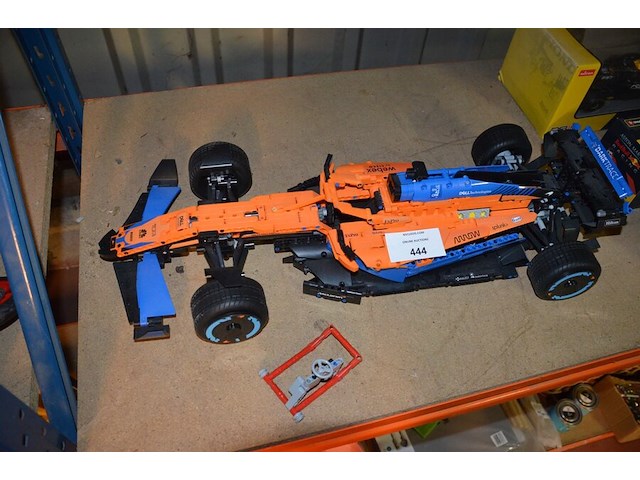 Lego f1 auto, lego motor - afbeelding 8 van  9