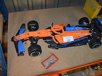 Lego f1 auto, lego motor - afbeelding 8 van  9