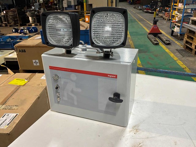 Legrand 625 30 noodverlichting - afbeelding 1 van  7