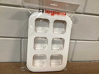 Legrand forix opbouw station, 6 voudig (4x) - afbeelding 1 van  3