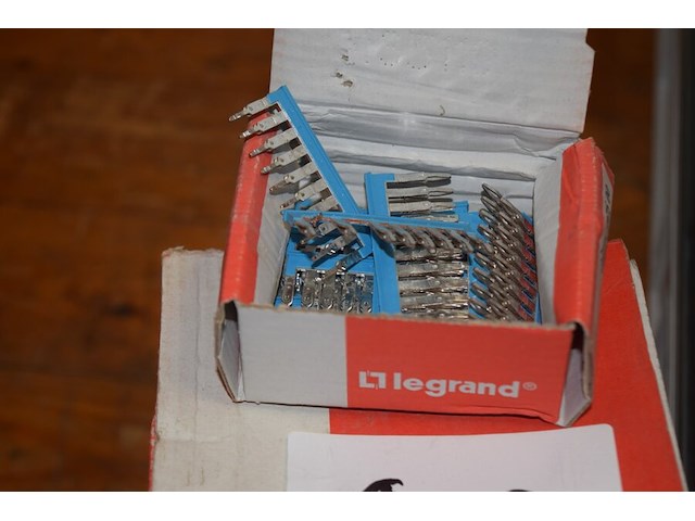 Legrand koperen stroomrail 2x 373,95 - afbeelding 1 van  2