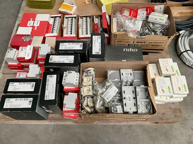 Legrand, niko, wago divers schakel materiaal - afbeelding 1 van  9