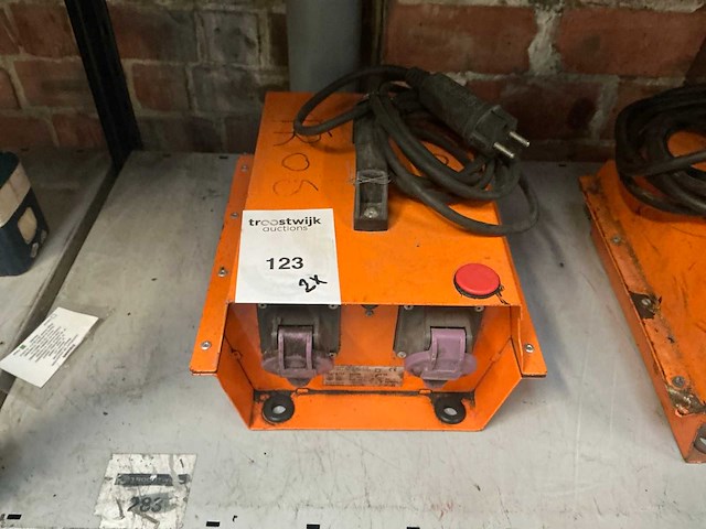 Legrand veiligheidstransformator 230v - 24v - afbeelding 2 van  7