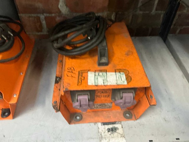 Legrand veiligheidstransformator 230v - 24v - afbeelding 3 van  7