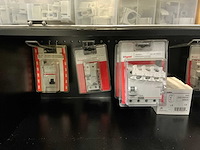 Legrand/vynckier/profile partij elektriciteitstoebehoren - afbeelding 2 van  12