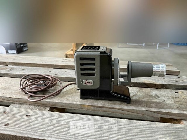 Leitz bakelit diaprojector - afbeelding 3 van  5