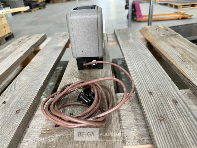 Leitz bakelit diaprojector - afbeelding 4 van  5