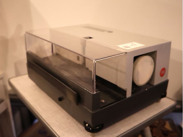Leitz diaprojector & scherm - afbeelding 2 van  8
