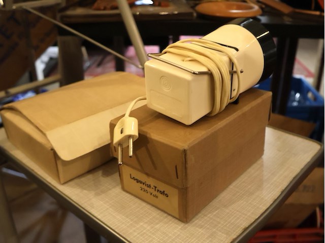 Leitz diaprojector & scherm - afbeelding 6 van  8