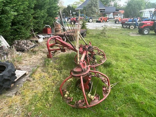 Lely - roterende hooikeerder/schudder (2-rotor) - hooikeerder/schudder - afbeelding 2 van  6