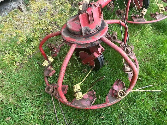 Lely - roterende hooikeerder/schudder (2-rotor) - hooikeerder/schudder - afbeelding 3 van  6