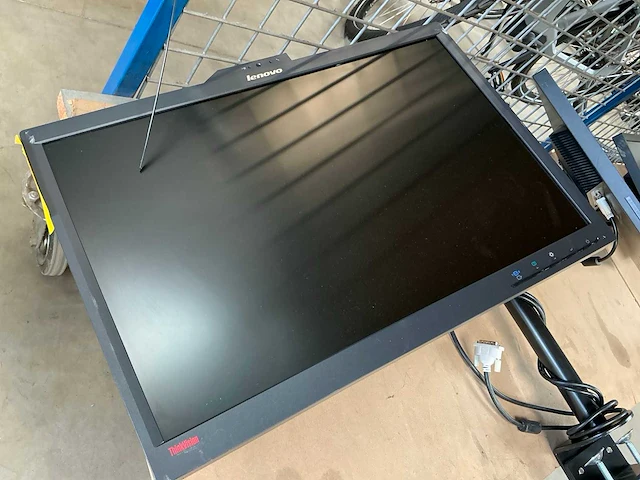 Lenovo thinkvision l2240pwd monitor (4x) - afbeelding 2 van  5