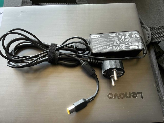 Lenovo v 330-15 ikb laptop inclusief draagtas - afbeelding 2 van  5