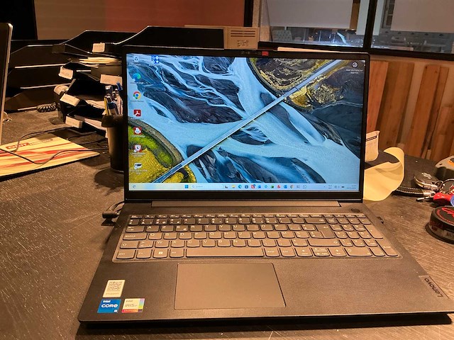 Lenovo v15 laptop - afbeelding 1 van  7