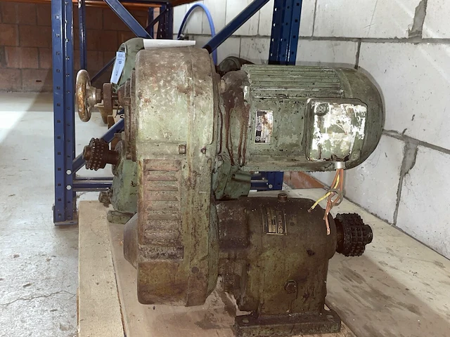 Lenz industriële motor met tandwiel - afbeelding 1 van  5