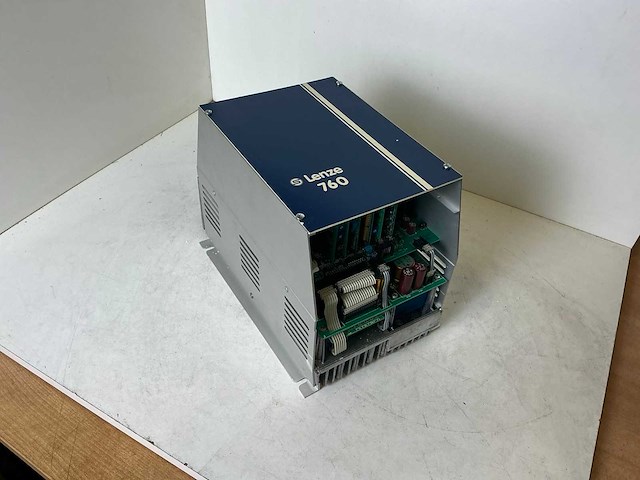 Lenze 760 762f4 frequentieregelaar - afbeelding 1 van  6
