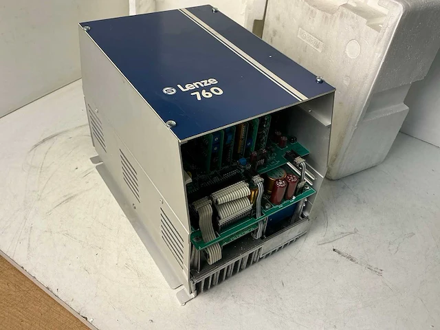Lenze 762 f2 frequentieregelaar - afbeelding 1 van  6