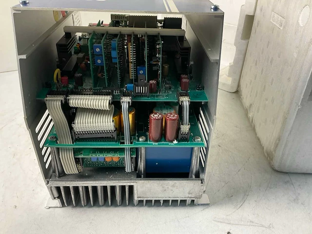 Lenze 762 f2 frequentieregelaar - afbeelding 2 van  6