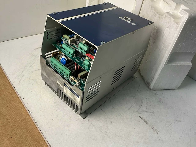 Lenze 762 f2 frequentieregelaar - afbeelding 3 van  6
