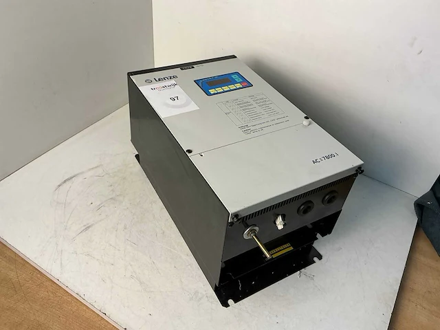 Lenze 7811.2 frequentieregelaar - afbeelding 1 van  6