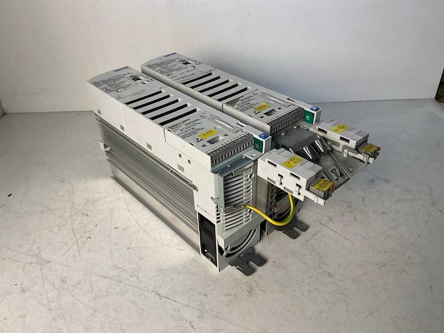 Lenze e82ev152_4c200 frequentieregelaar (2x) - afbeelding 3 van  5
