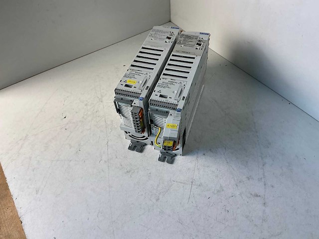 Lenze e82ev152_4c200 frequentieregelaar (2x) - afbeelding 3 van  4
