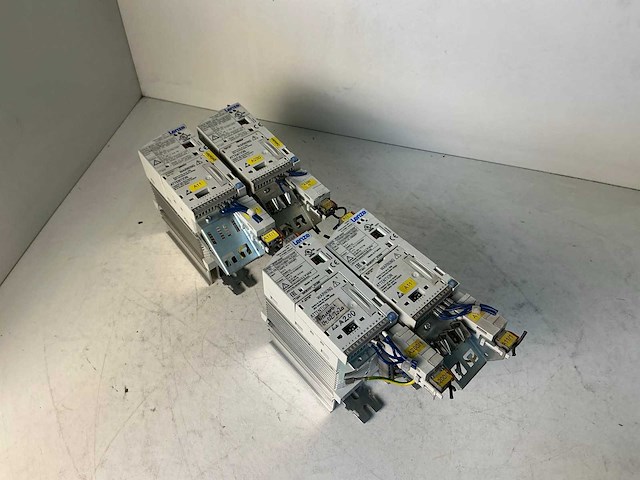 Lenze e82ev371_2c200 frequentieregelaar (4x) - afbeelding 1 van  5