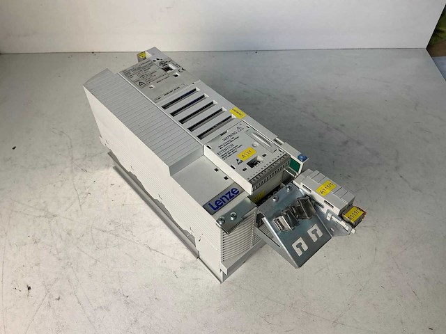 Lenze e82ev402_4c200 frequentieregelaar - afbeelding 1 van  5