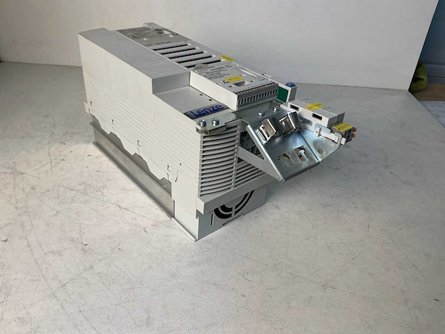 Lenze e82ev402_4c200 frequentieregelaar - afbeelding 3 van  5