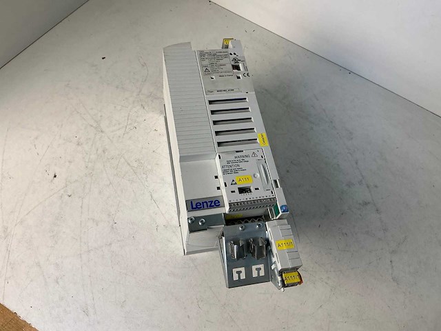 Lenze e82ev402_4c200 frequentieregelaar - afbeelding 2 van  5