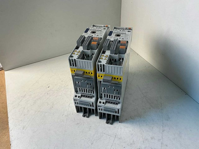 Lenze e84avtce frequentieregelaar (2x) - afbeelding 2 van  5