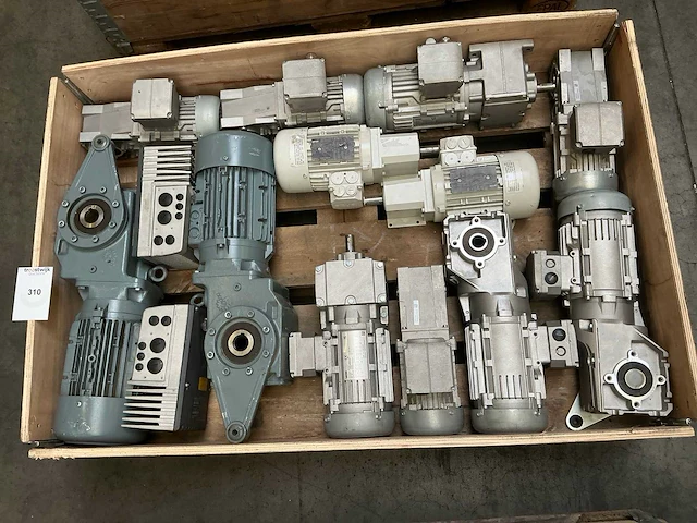 Lenze en nord drivesystems reductiemotor (12x) - afbeelding 1 van  12