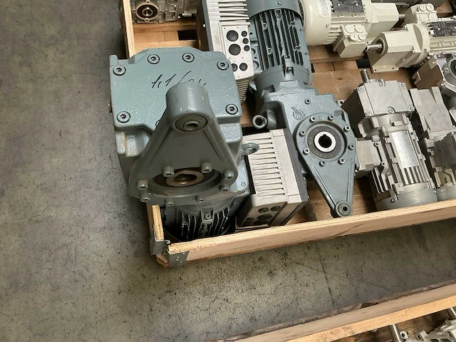 Lenze en nord drivesystems reductiemotor (12x) - afbeelding 12 van  12