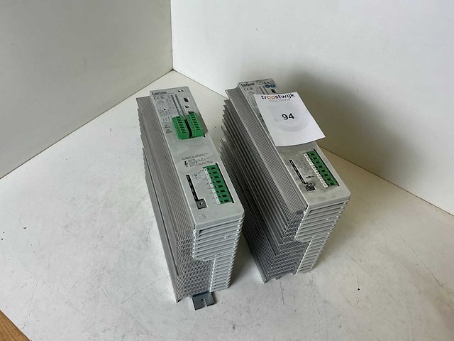 Lenze evf8211-e en 33.8211_e frequentieregelaar (2x) - afbeelding 1 van  4