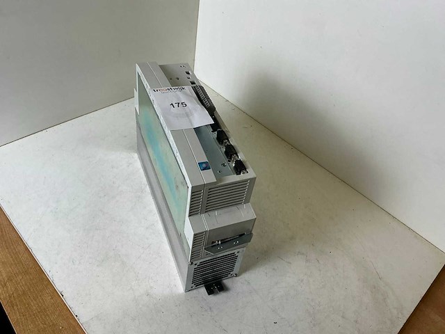 Lenze evf9323-ev frequentieregelaar - afbeelding 1 van  7