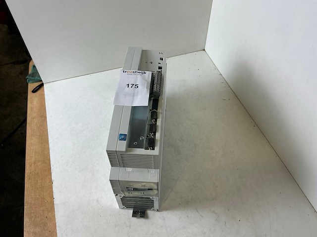 Lenze evf9323-ev frequentieregelaar - afbeelding 2 van  7