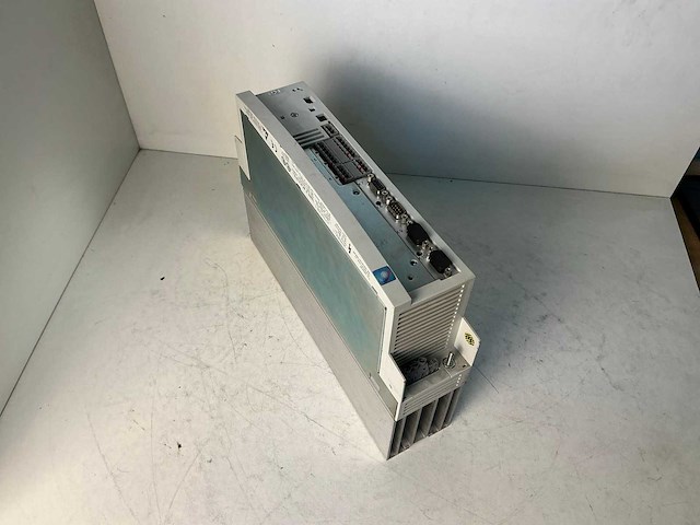 Lenze evs9321-ep frequentieregelaar - afbeelding 1 van  4