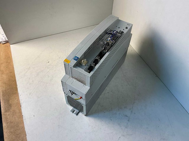 Lenze evs9323-es frequentieregelaar - afbeelding 2 van  7