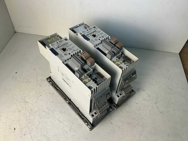 Lenze frequentieregelaar (2x) - afbeelding 1 van  5