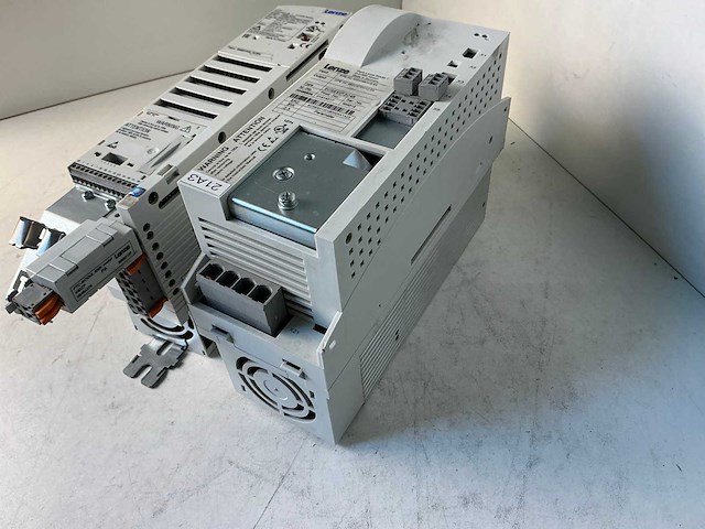 Lenze frequentieregelaar (2x) - afbeelding 3 van  5