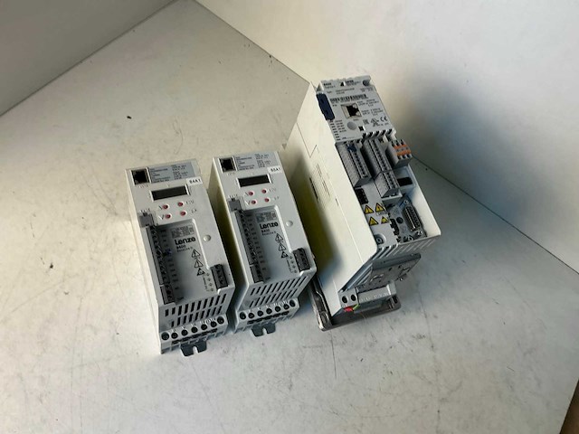 Lenze frequentieregelaar (3x) - afbeelding 2 van  6
