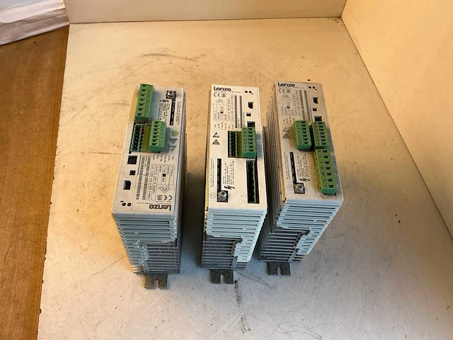 Lenze frequentieregelaar (3x) - afbeelding 1 van  12