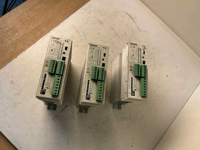 Lenze frequentieregelaar (3x) - afbeelding 2 van  6