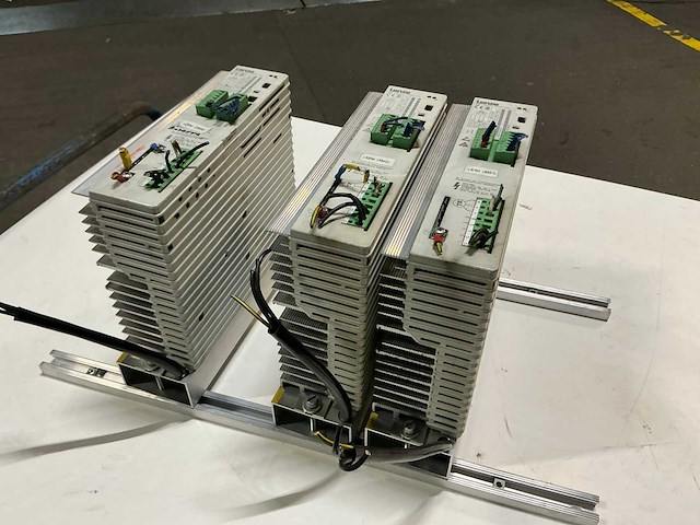 Lenze frequentieregelaar (3x) - afbeelding 1 van  4