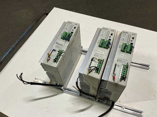 Lenze frequentieregelaar (3x) - afbeelding 2 van  4