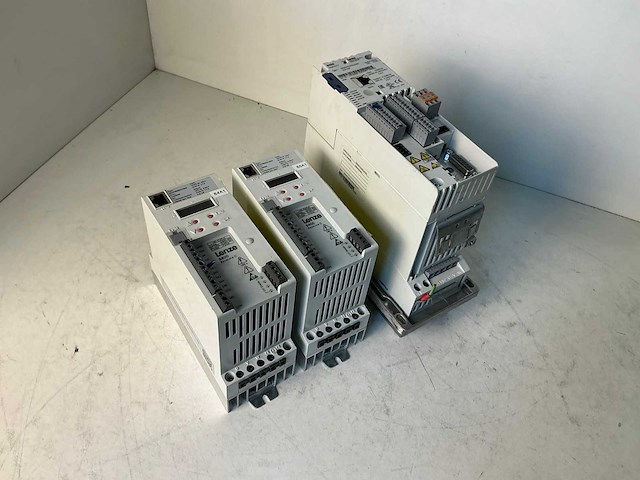 Lenze frequentieregelaar (3x) - afbeelding 1 van  6