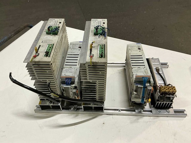 Lenze frequentieregelaar (4x) - afbeelding 1 van  3